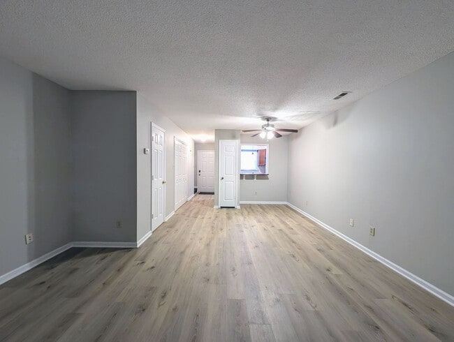 Building Photo - 500 Forest Dr