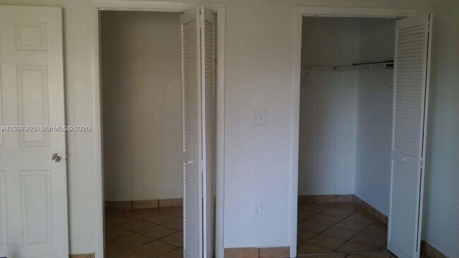 Building Photo - 12120 NE 6th Ave