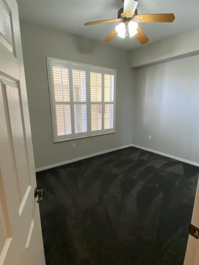 Building Photo - 3 Bedroom 2 Bathroom top floor condo at the Terraces of East Village.