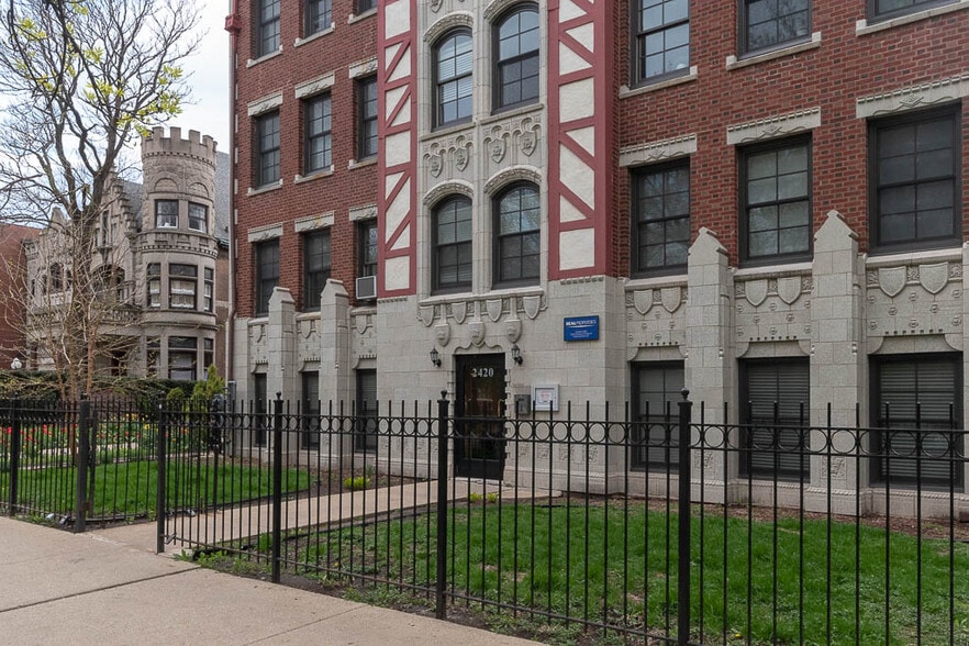 Primary Photo - 2425 N Kedzie Blvd