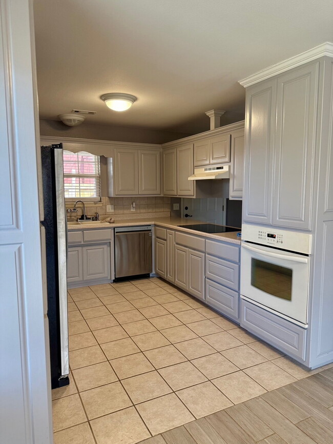 Building Photo - Charming 2-Bedroom in Bella Vista with Large Fenced Backyard!