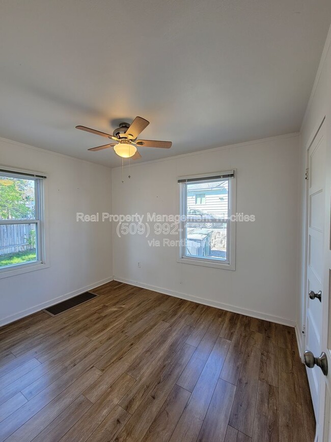 Building Photo - 1005 Torbett St