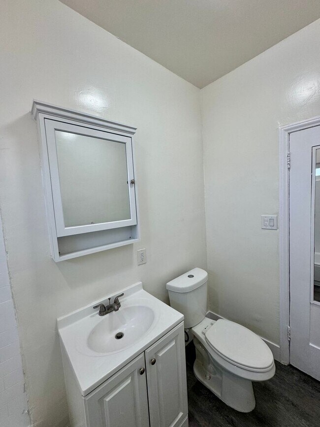 Building Photo - 1416 E 41st Pl