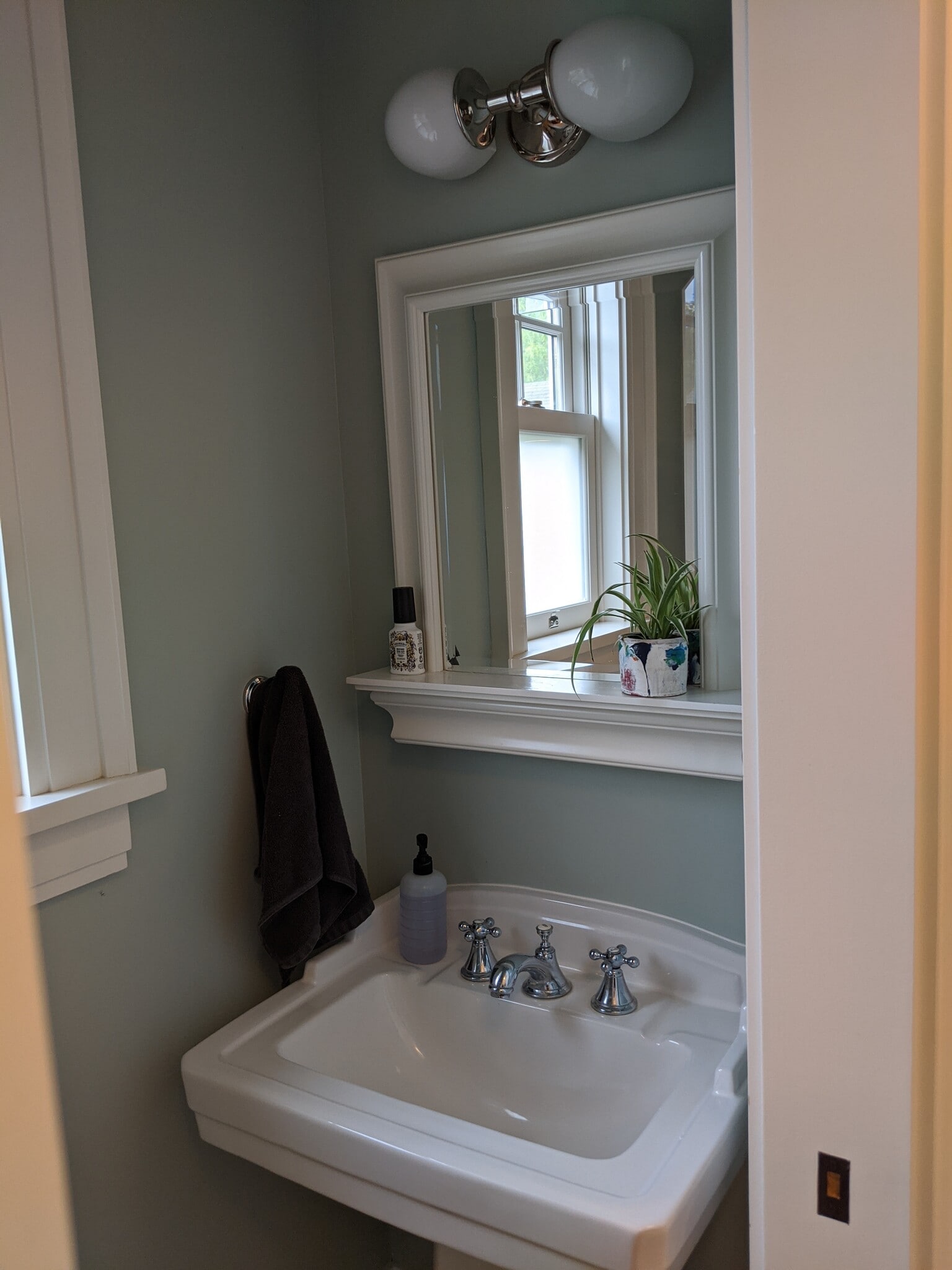 Powder bathroom - 2216 SE 24th Ave
