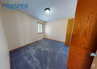 Building Photo - 3 Bedroom Unit Located Near Oakwood Mall