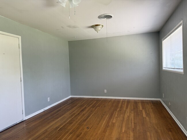 Building Photo - 1409 Metropolitan Dr