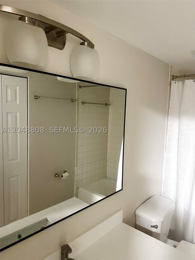 Building Photo - 2540 W 67th Pl