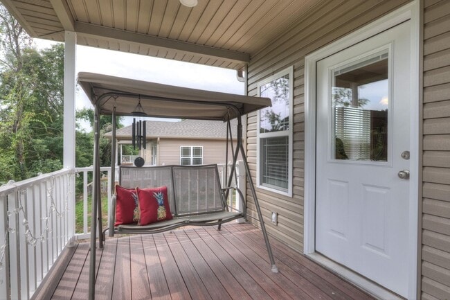 Building Photo - UNIT AVAILABLE 6/10/24 ! ! 2-BEDROOM 2-BATH DUPLEXES LOCATED IN NEOSHO!