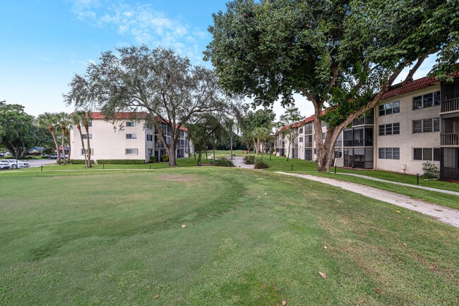 Building Photo - 8911 S Hollybrook Blvd