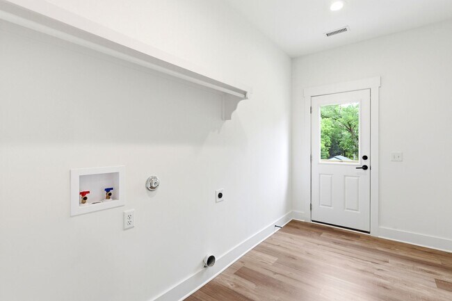 Building Photo - Custom Home in Seagate | 4 Bedrooms • 3 Bathrooms • Minutes to Wrightsville Beach