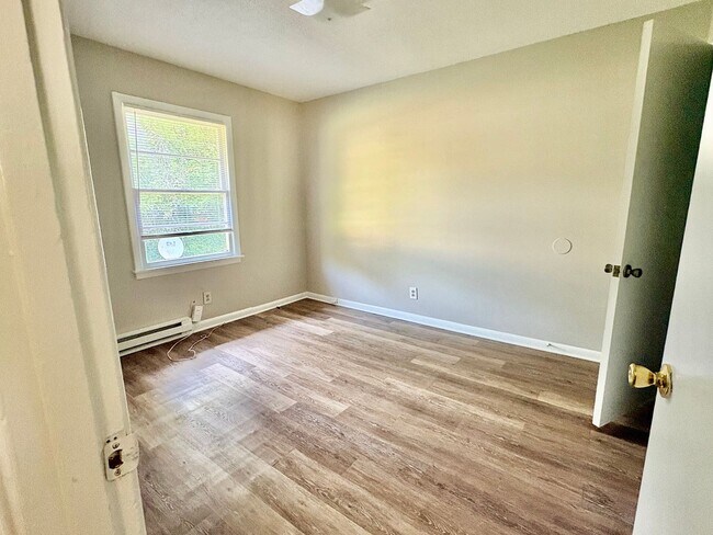 Building Photo - 301 Shelden Dr