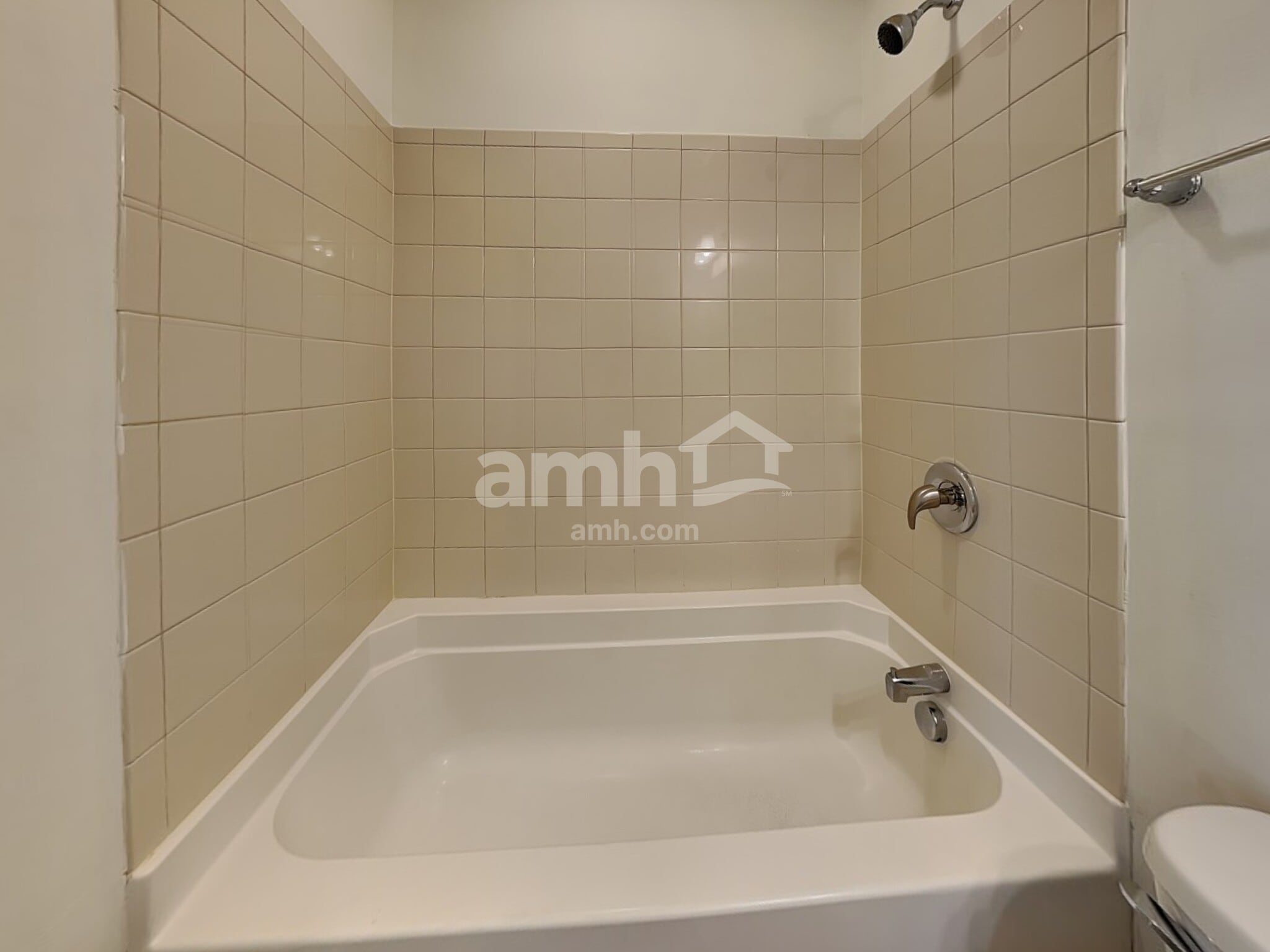 Building Photo - 10 Pfeiffer Ct