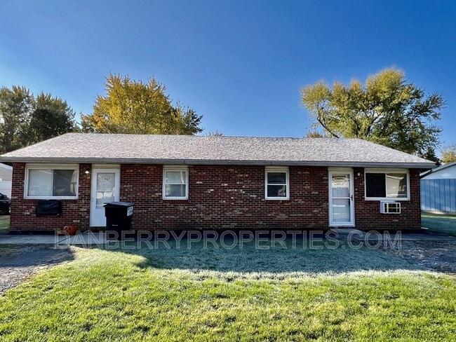 Primary Photo - 905 Markle St