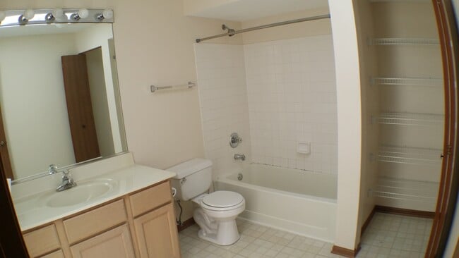 Building Photo - 1934 Heron Ave