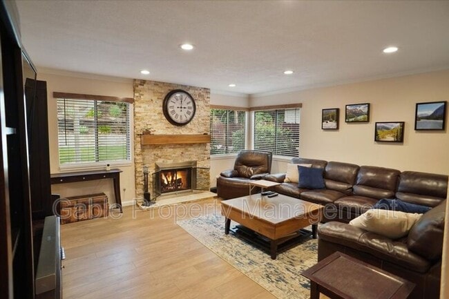 Building Photo - 15845 Rosehaven Ln