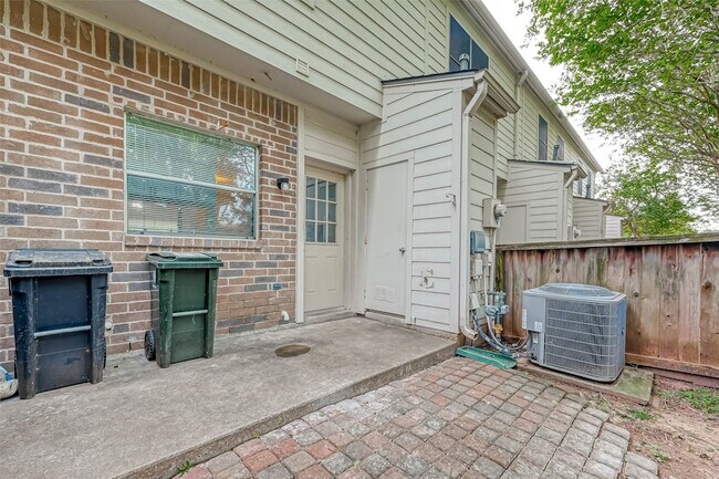 Building Photo - 2930 Grants Lake Blvd