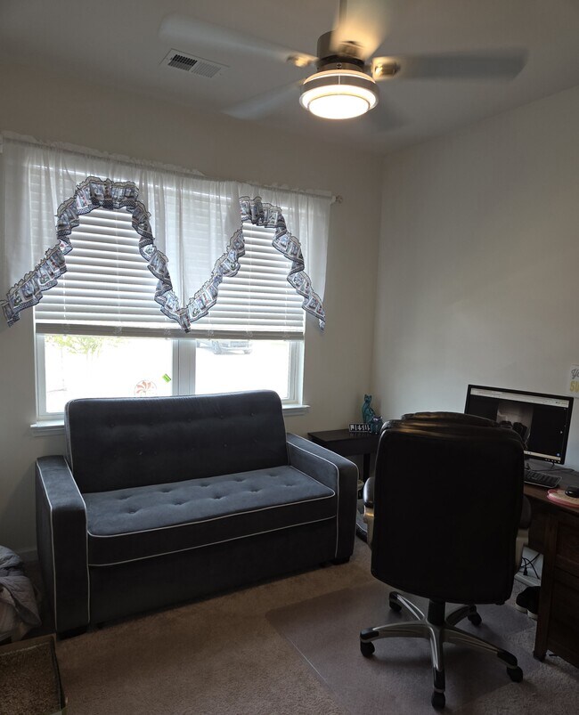 Building Photo - 3402 Bells Lk Cir