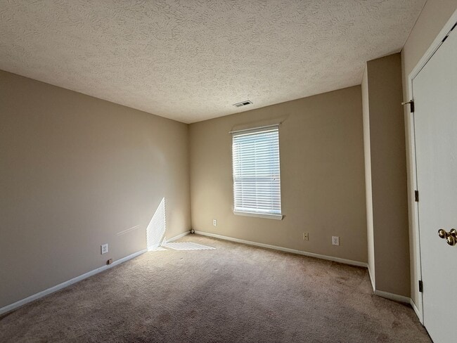 Building Photo - Charming 3BR/2BA Home in Brittany Chase with Fenced Yard & Fireplace