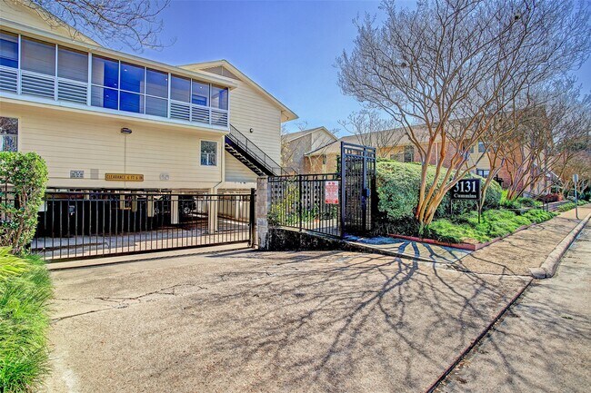 Building Photo - 3131 Cummins St