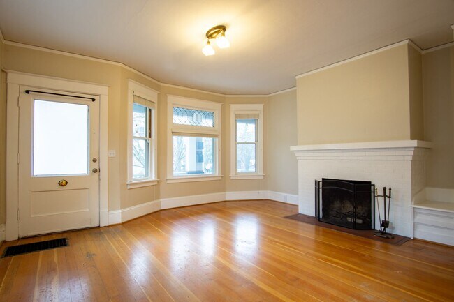 Building Photo - Gorgeous + Spacious 2-Bedroom Flat with Hardwoods, Dishwasher, Fireplace + Etc.!