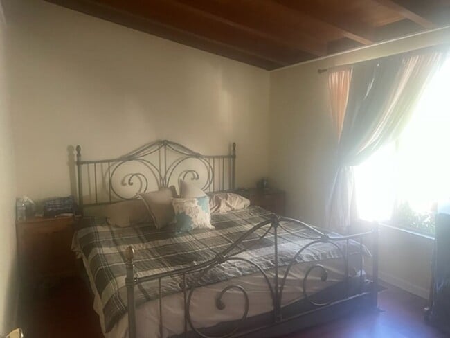 Building Photo - Level Entry 2 bedroom 2 bath