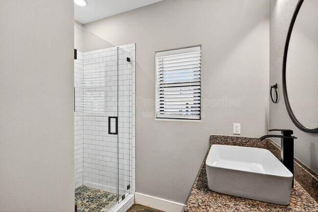 Building Photo - 1507 S 7th Ave