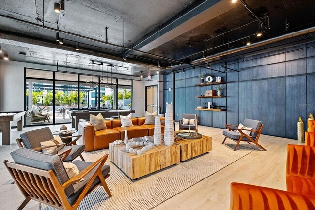 Building Photo - 1991 Main St