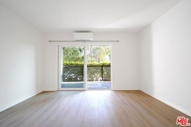 Building Photo - 9005 Cynthia St