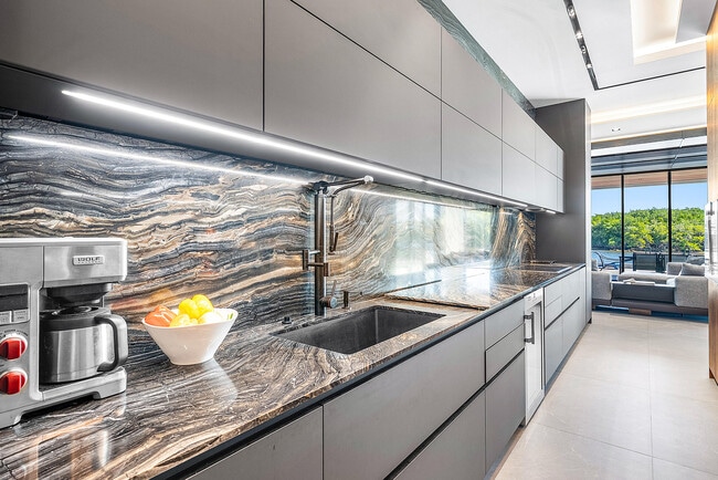 Building Photo - 2934 NE 8th Ave