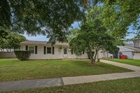 Building Photo - 2412 Southwood Dr