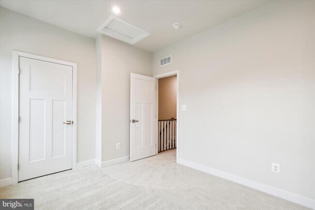 Building Photo - 14076 Sunrise Valley Dr