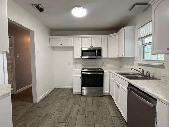 Building Photo - Four Bedroom Two Bath in Calallen School D...