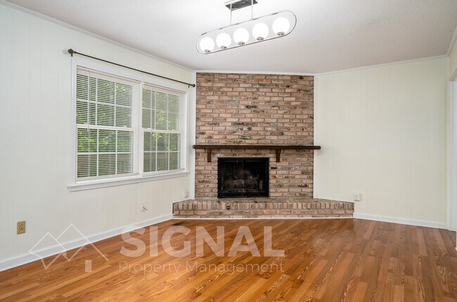 Building Photo - 2245 Tal Heim Dr