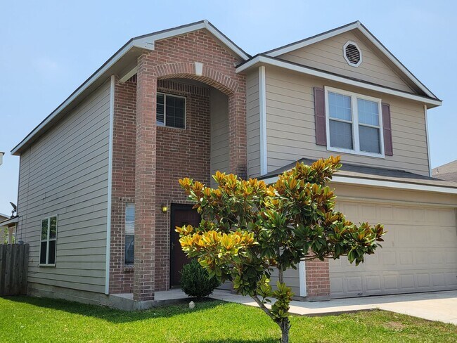 Building Photo - Beautiful 4 bedroom 3 bath 2 car garage ho...