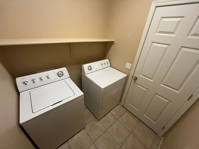Building Photo - Spacious 3-Bedroom Home in Sought-After Jo...