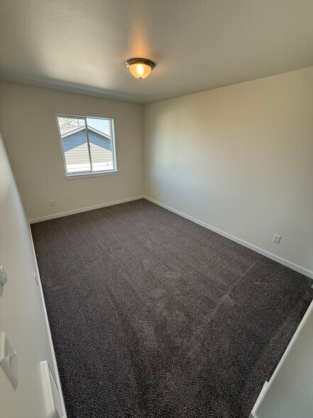 Building Photo - 410 Wagon Wheel Dr