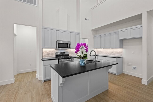 Building Photo - 712 Sun Meadows Loop