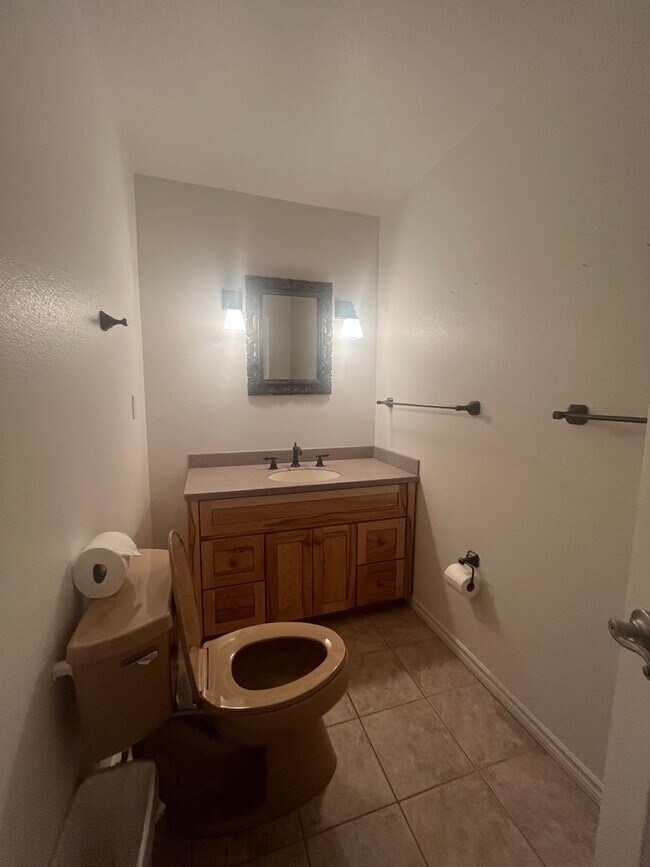 Building Photo - 3 bedroom 2.5 bath in the Mariana Ranchos !!