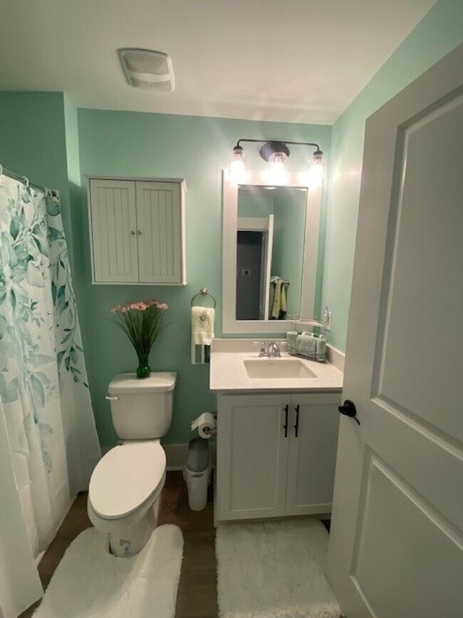 Building Photo - 9249 Crossbill Dr