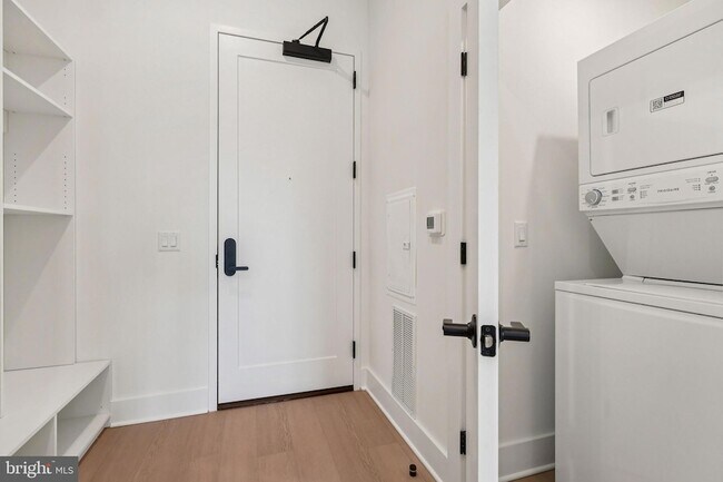 Building Photo - 30 W Allens Ln