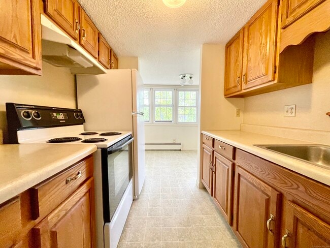 Building Photo - 17 Warren Rd