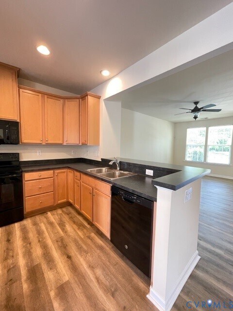 Building Photo - 8107 Creekside Village Dr