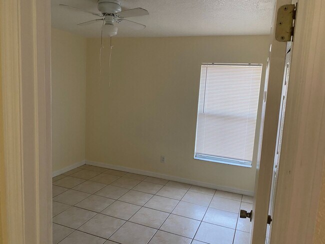 Building Photo - Marion Oaks