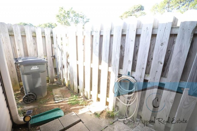 Building Photo - 2725-C Greenbriar Drive