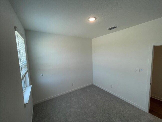 Building Photo - 173 Golden Bell Wy