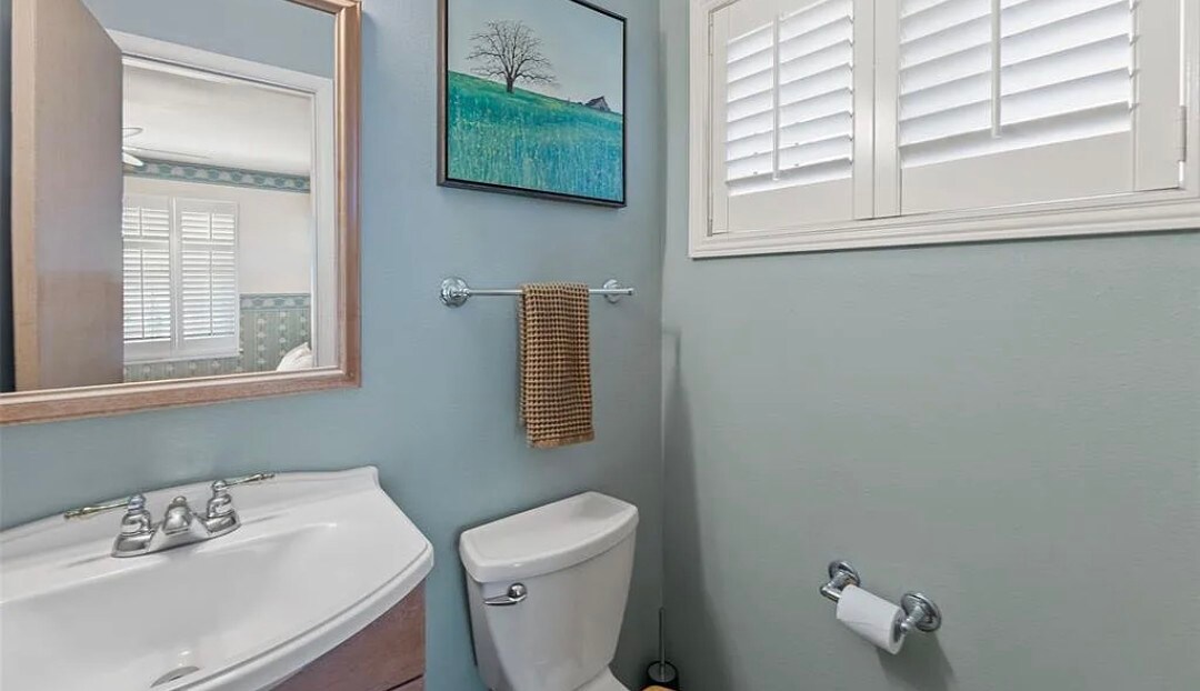 Building Photo - 1868 Northview Dr