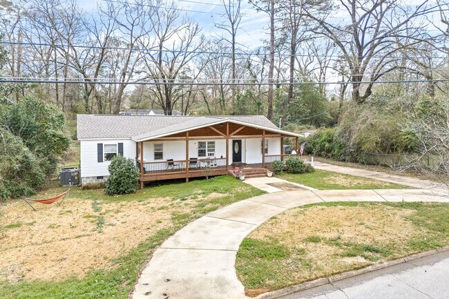 Building Photo - House in Auburn Available NOW!