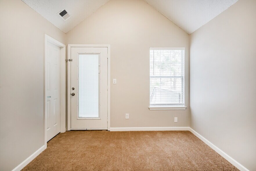 Building Photo - 2780 Highland Hill Pkwy