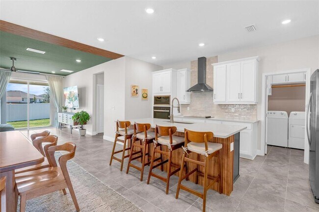 Building Photo - 2019 Sunshine Peak Dr