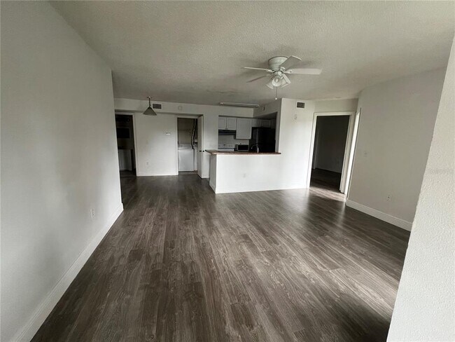 Building Photo - 405 Fountainhead Cir